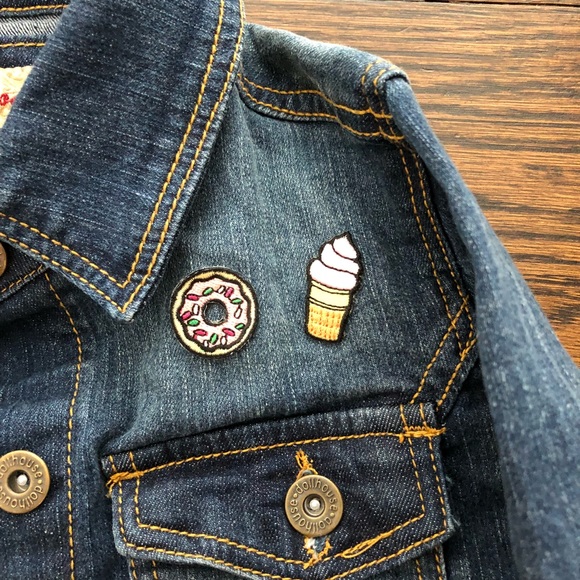 Girls ruffle denim jacket with cute patches - Picture 4 of 4